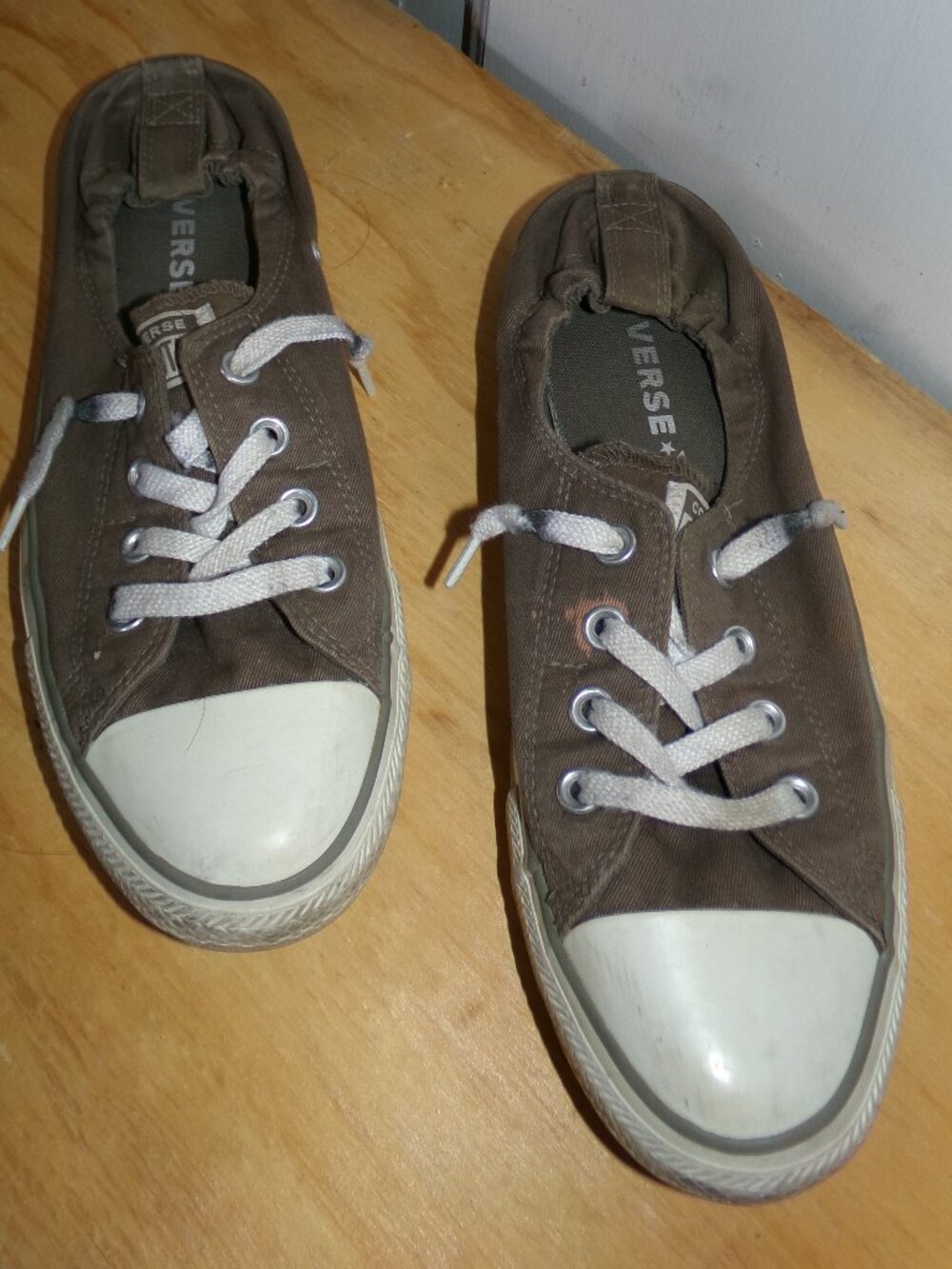 **Moving Sale** Converse - Gray Elastic Sz 10